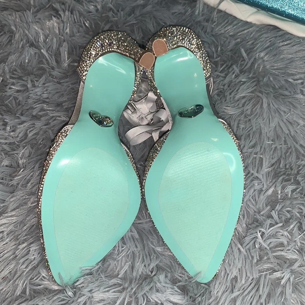 NIB Blue by Betsey Johnson  IRIS Silver Rhinestone Heels Women's Size 8M